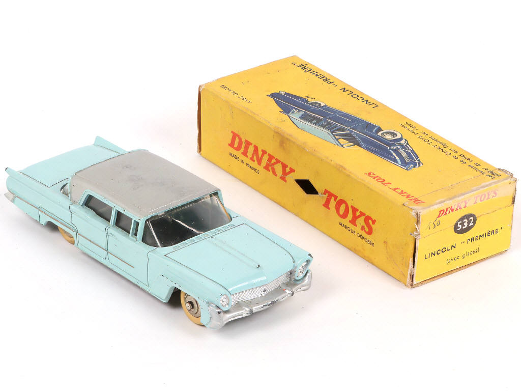 Lot 326 - DINKY TOYS (FRANCE) (3)