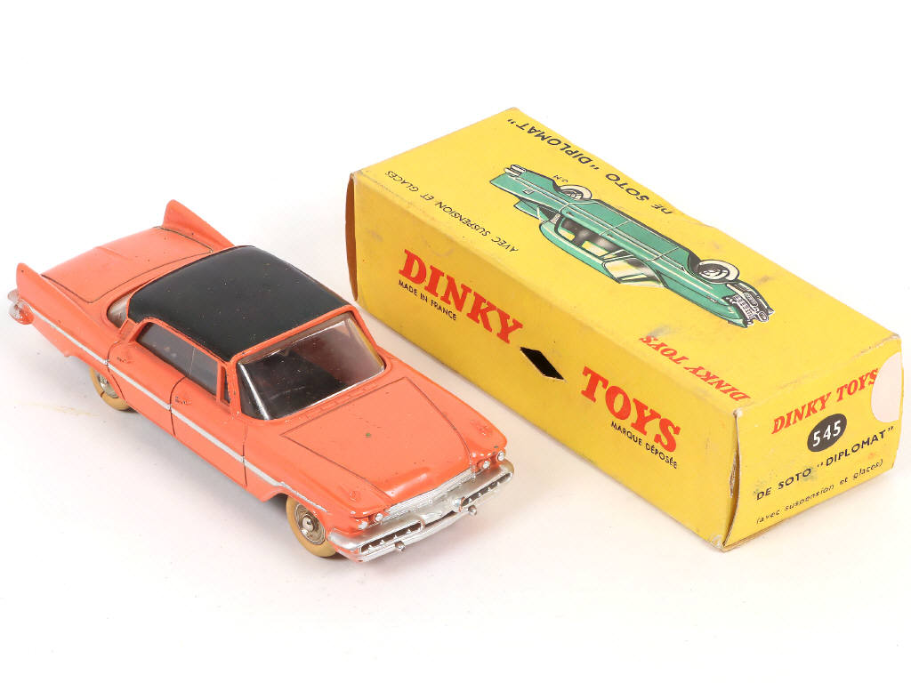 Lot 325 - DINKY TOYS (FRANCE) (3)