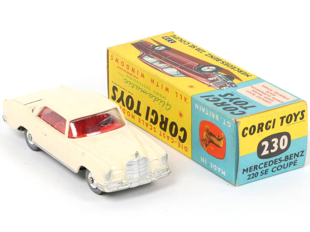 Lot 176 - CORGI TOYS (GB) (1)