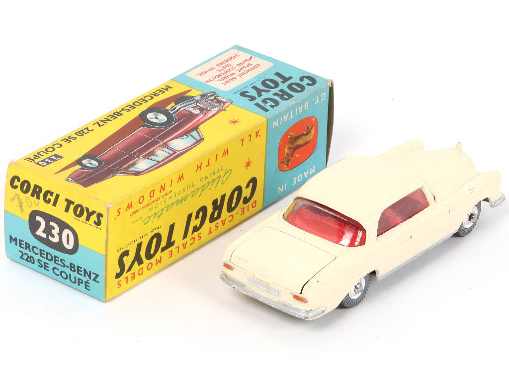 Lot 176 - CORGI TOYS (GB) (1)
