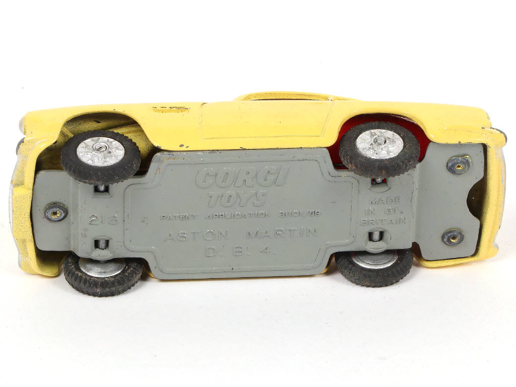 Lot 174 - CORGI TOYS (GB) (1)