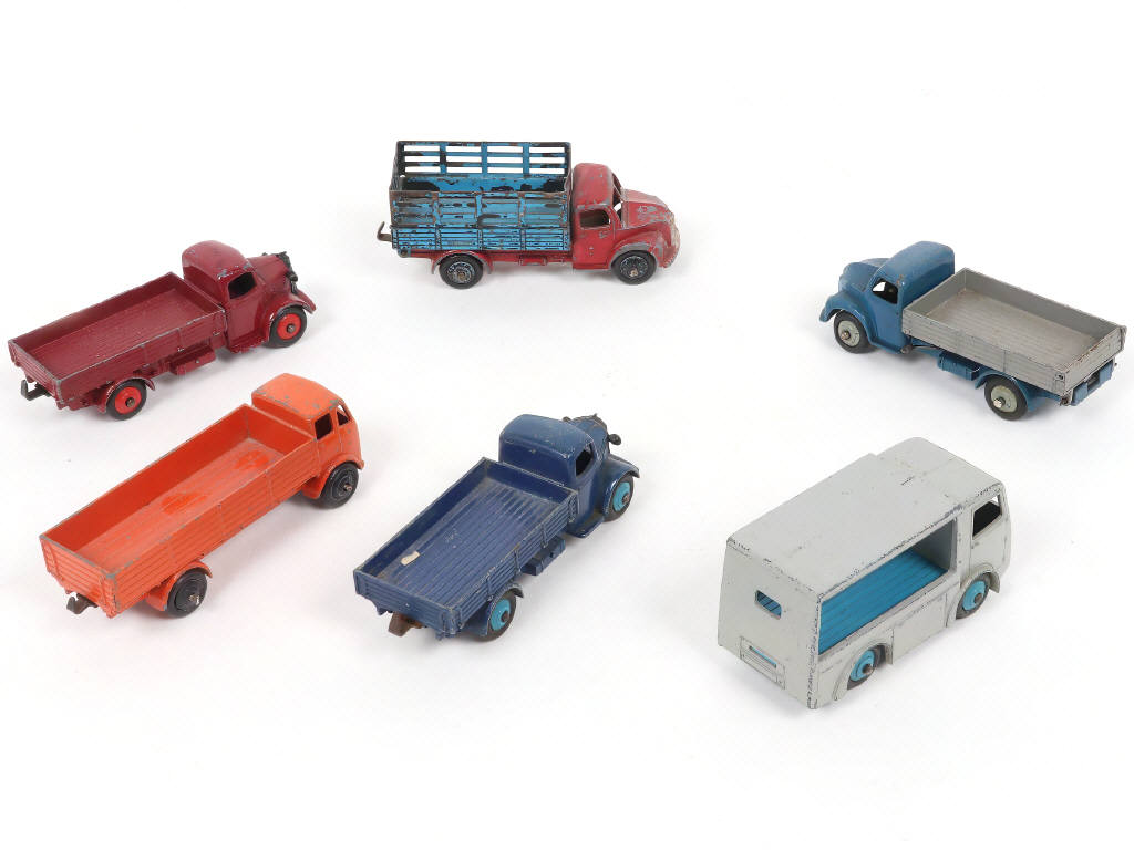 Lot 297 - DINKY TOYS (GB) (6)