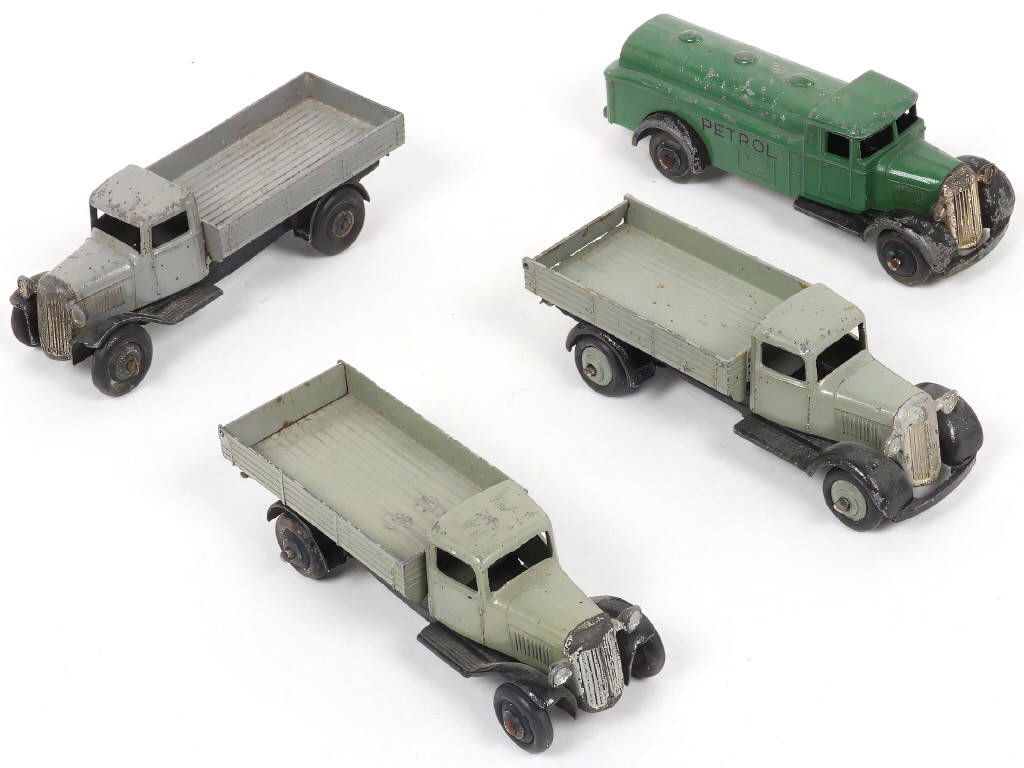 Lot 295 - DINKY TOYS (GB) (4)