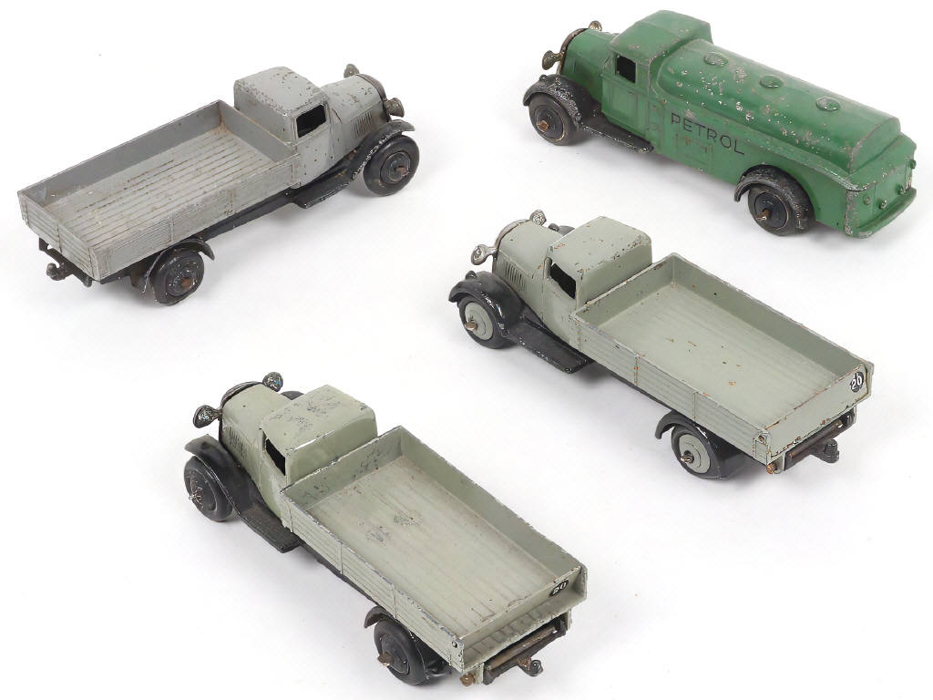 Lot 295 - DINKY TOYS (GB) (4)