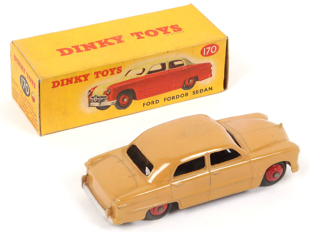 Lot 270 - DINKY TOYS (GB) (1)