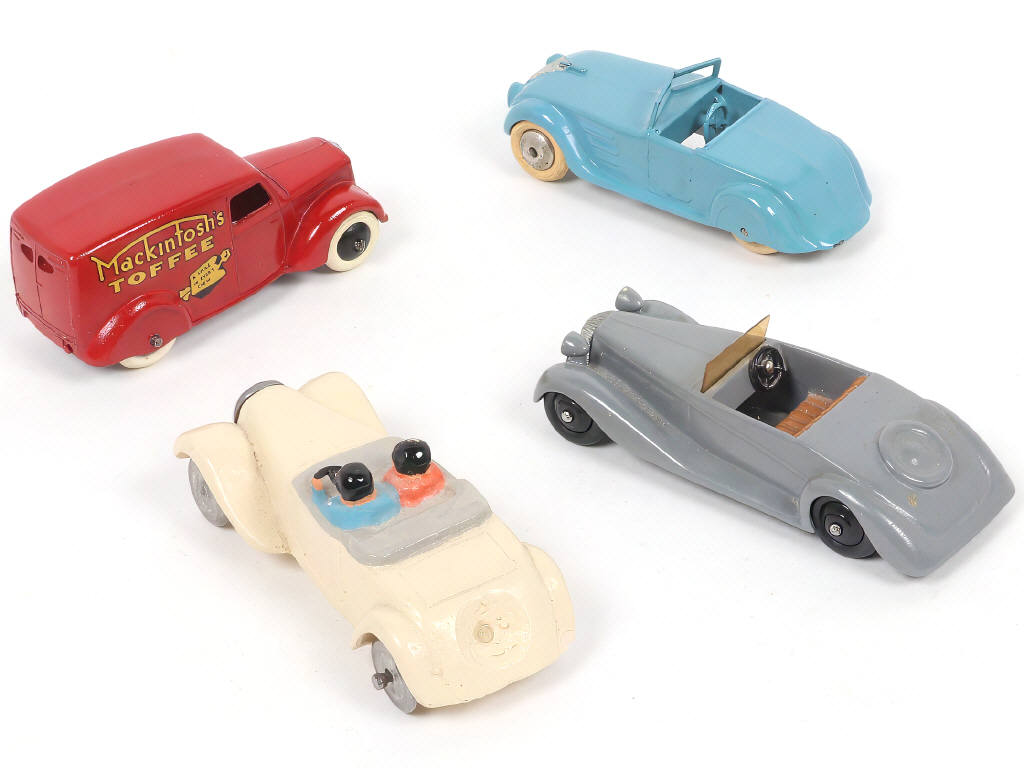 Lot 36 - DIVERS (4)