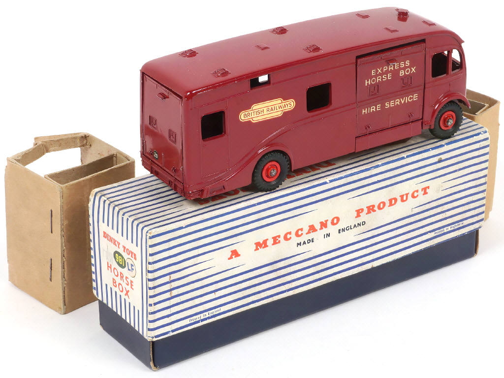 Lot 279 - DINKY TOYS (GB) (1)