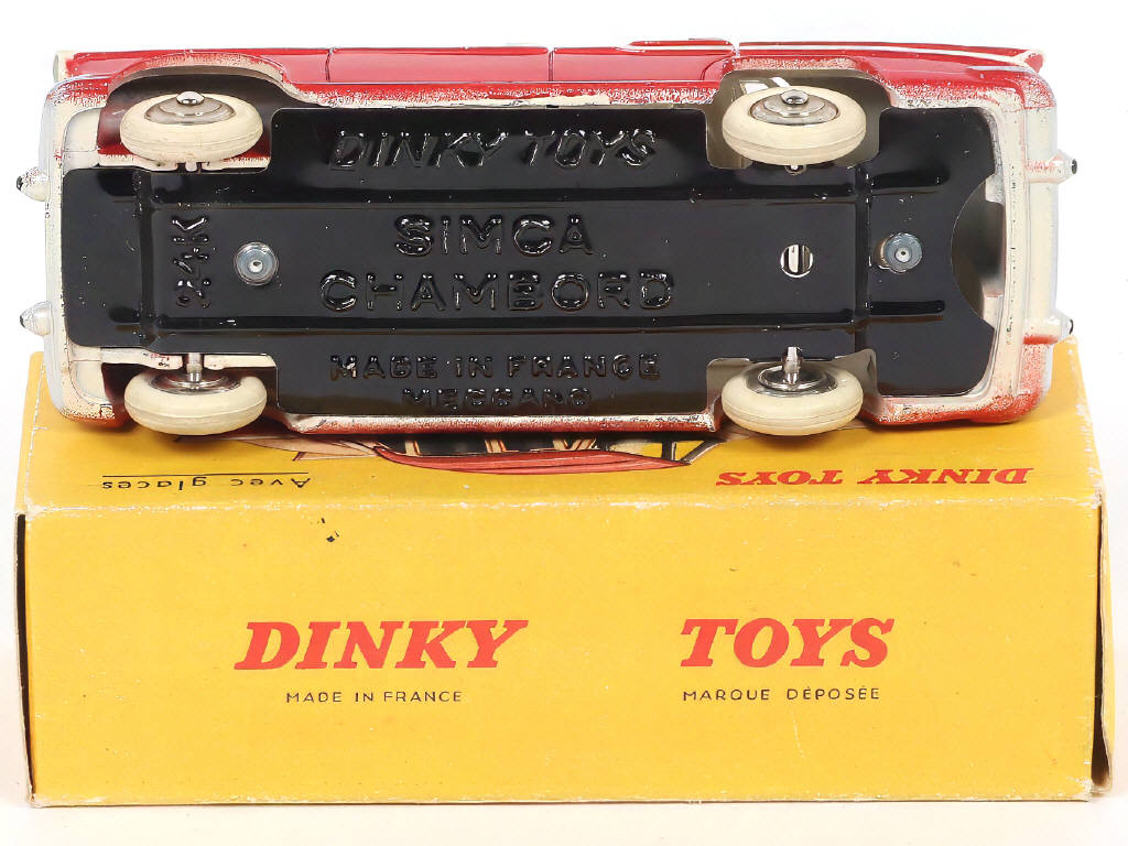 Lot 303 - DINKY TOYS (FRANCE) (1)
