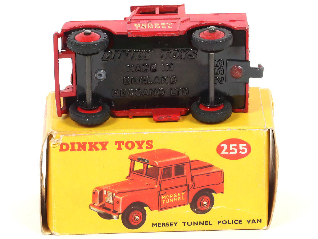 Lot 275 - DINKY TOYS (GB) (1)