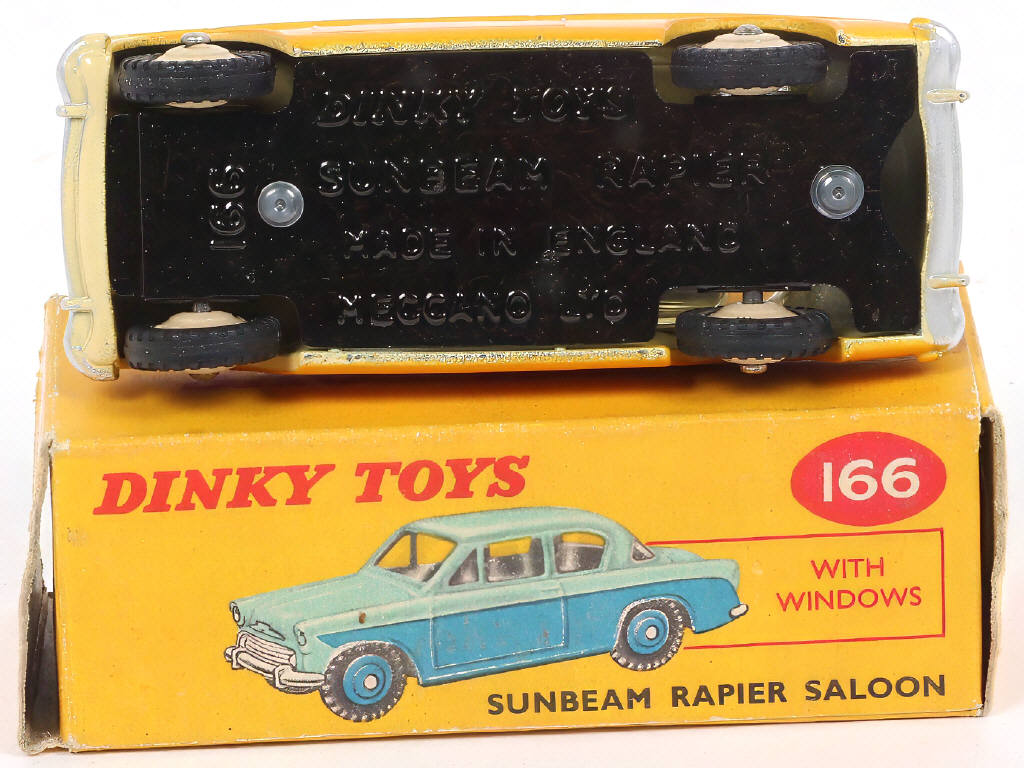 Lot 268 - DINKY TOYS (GB) (1)