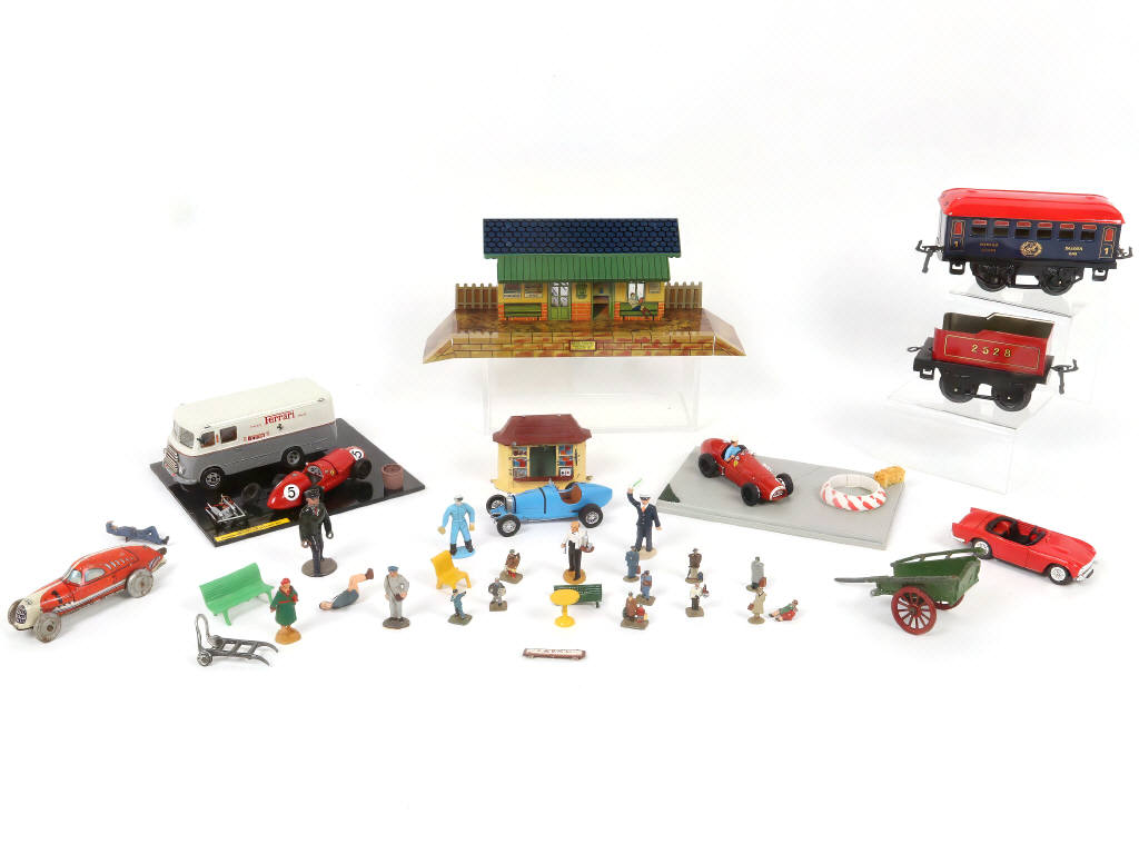 Lot 73 - DIVERS (35)