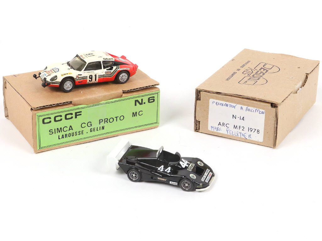 Lot 30 - DIVERS (2)