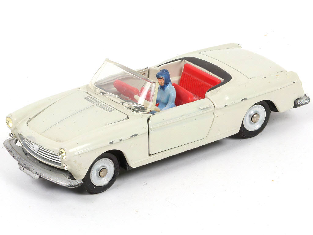 Lot 301 - DINKY TOYS (FRANCE) (1)