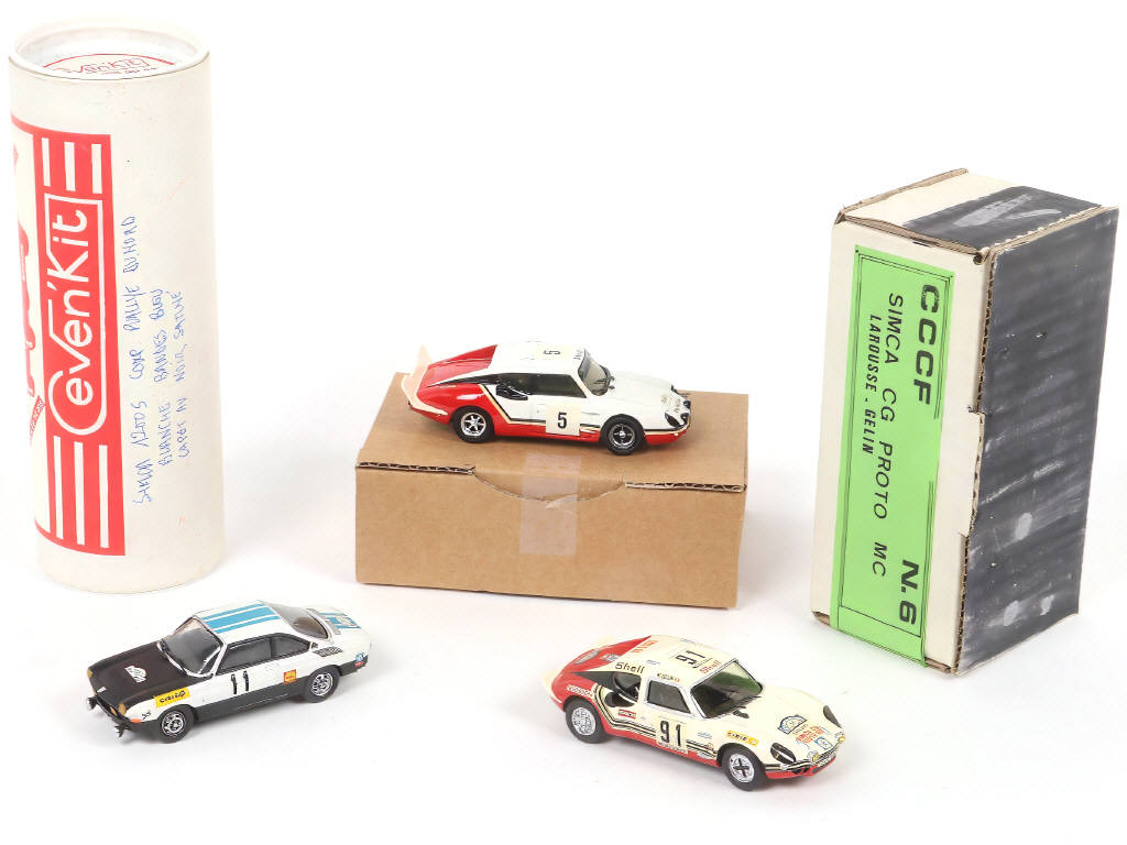 Lot 32 - DIVERS (3)
