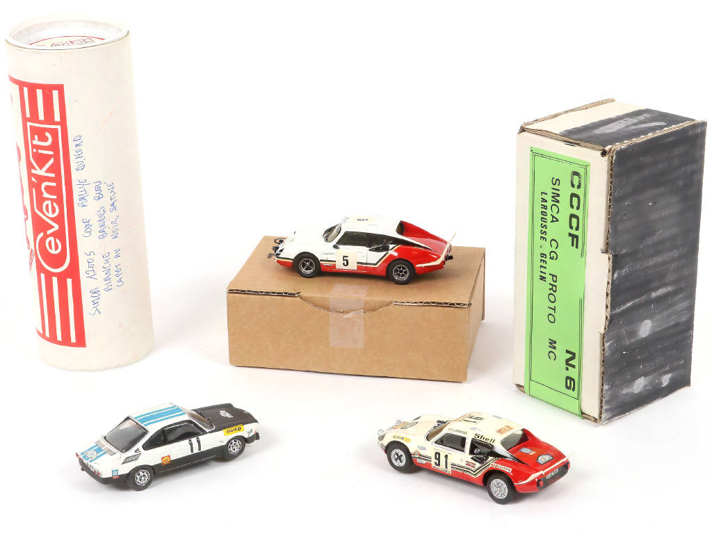 Lot 32 - DIVERS (3)