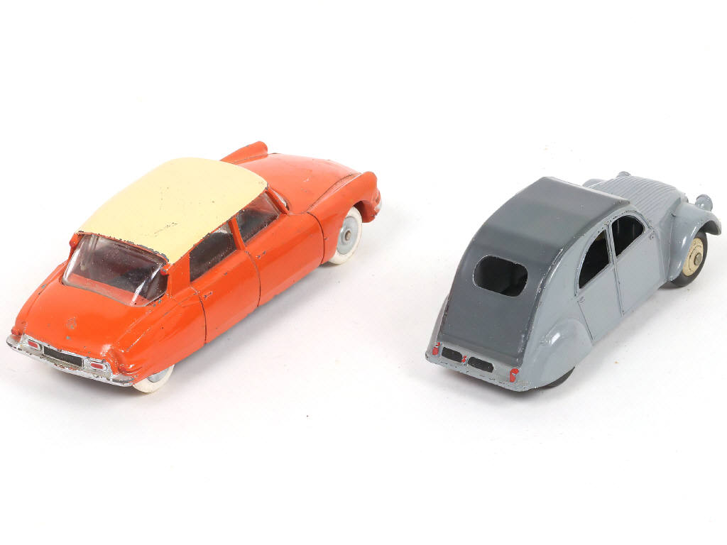 Lot 319 - DINKY TOYS (FRANCE) (2)