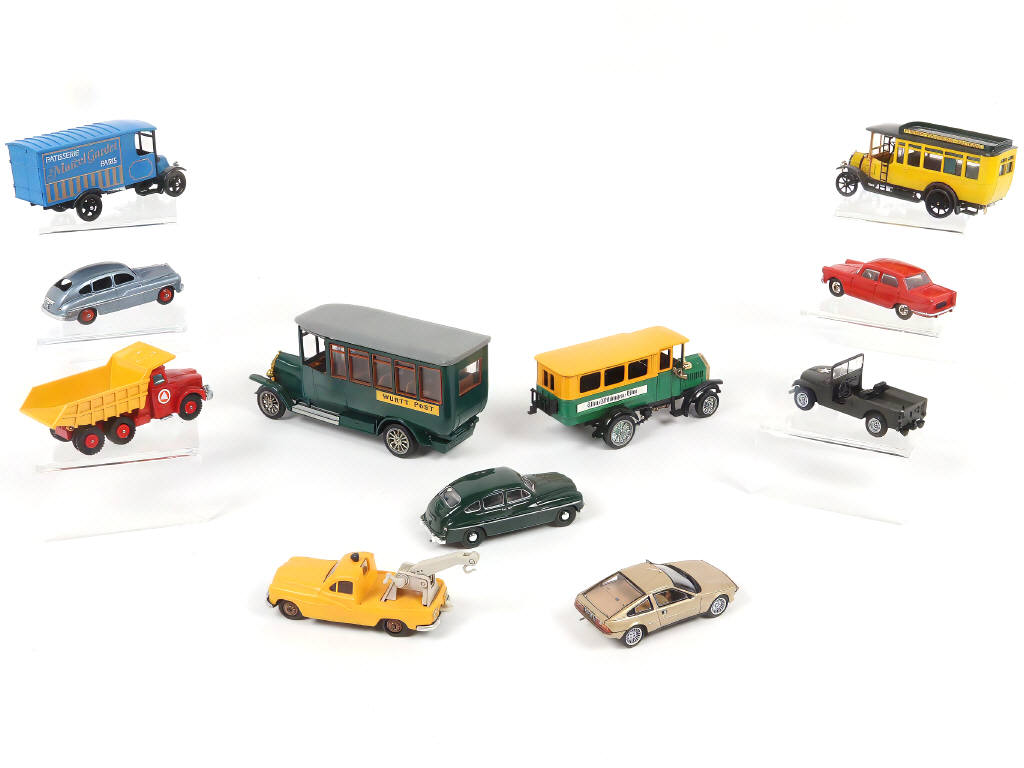 Lot 58 - DIVERS (11)