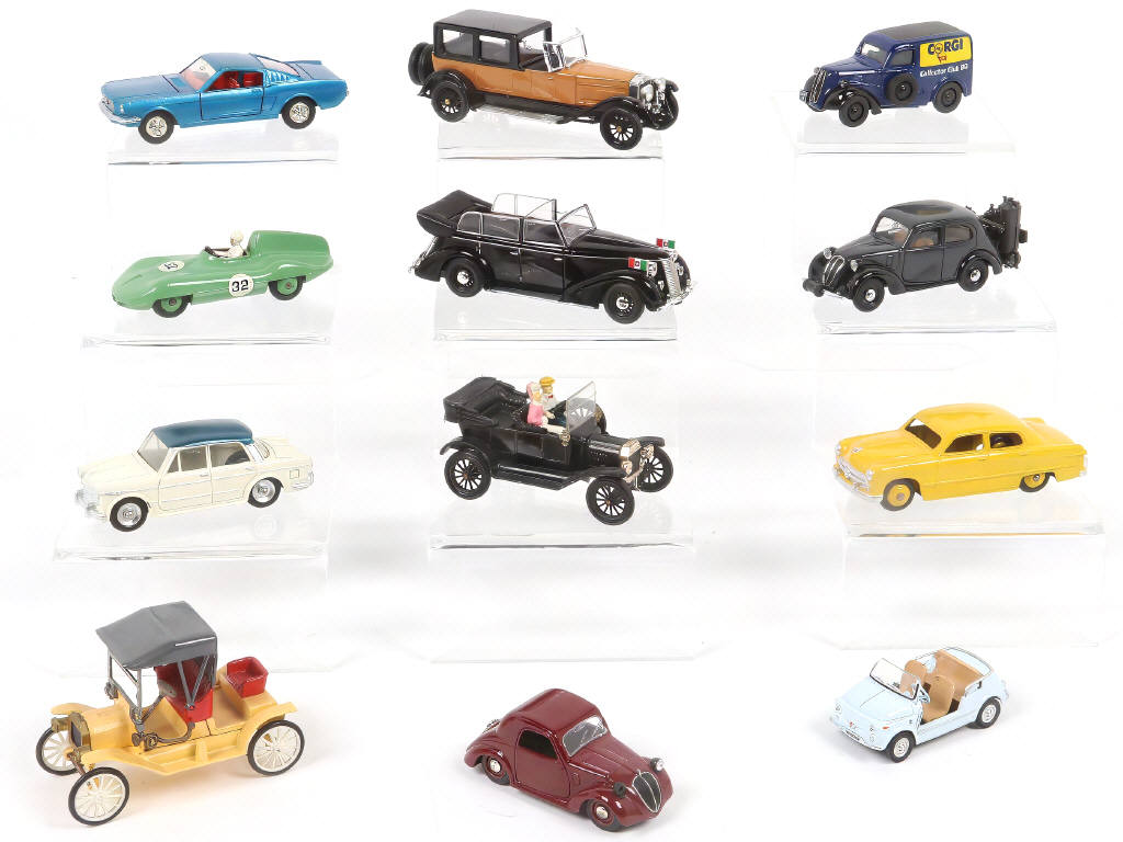 Lot 64 - DIVERS (12)