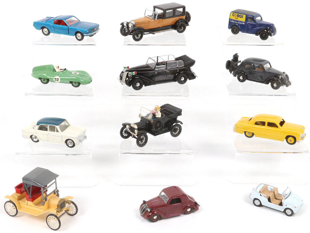 Lot 64 - DIVERS (12)