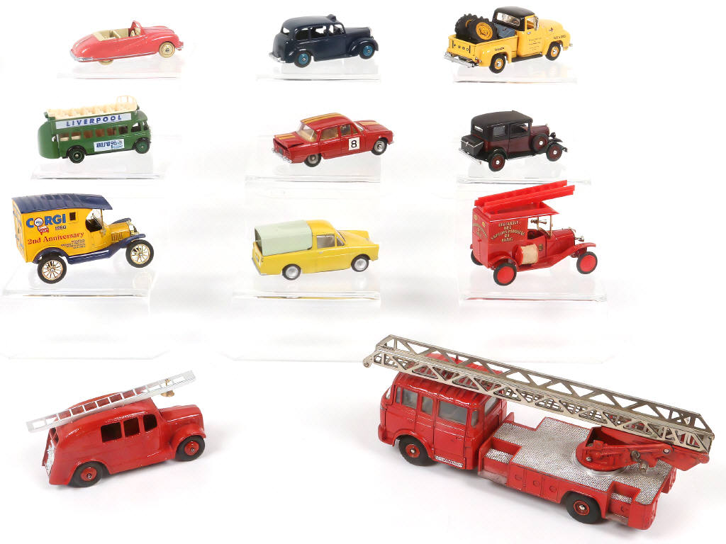 Lot 56 - DIVERS (11)