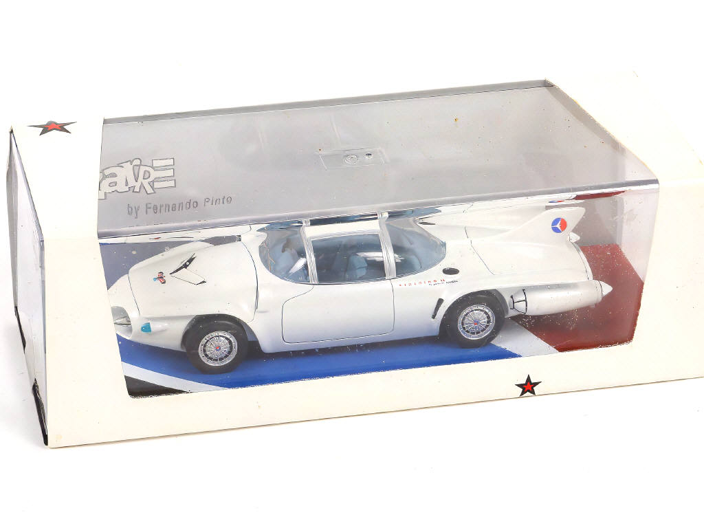 Lot 83 - BIZARRE (MACAU) (1)