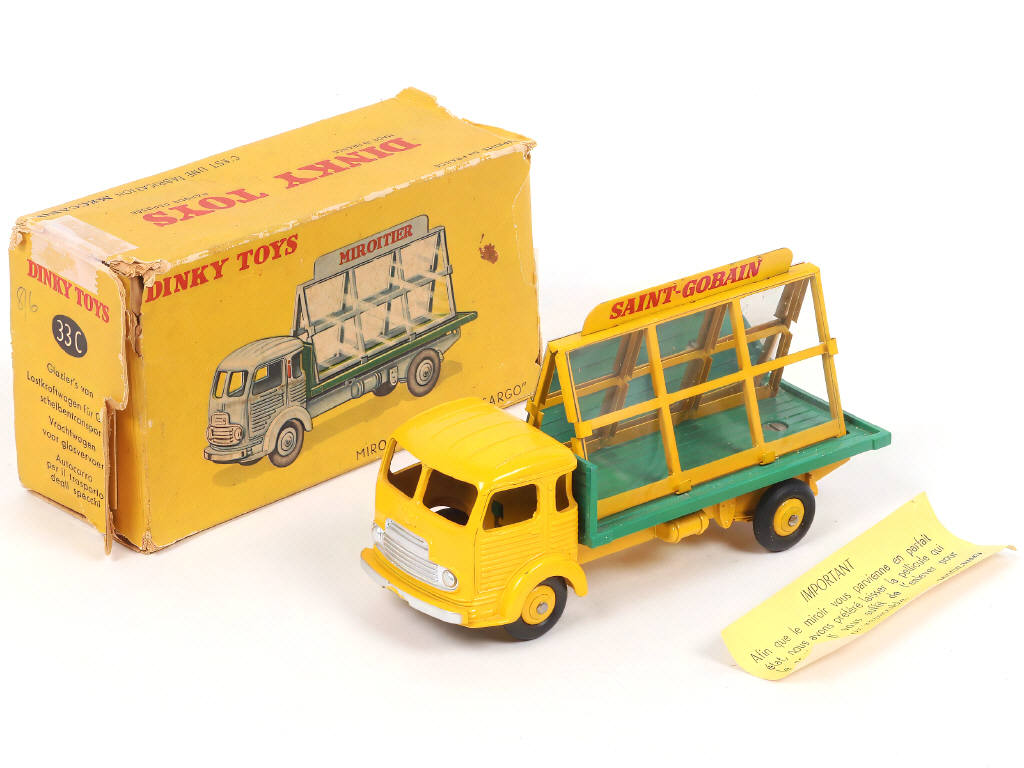 Lot 317 - DINKY TOYS (FRANCE) (1)