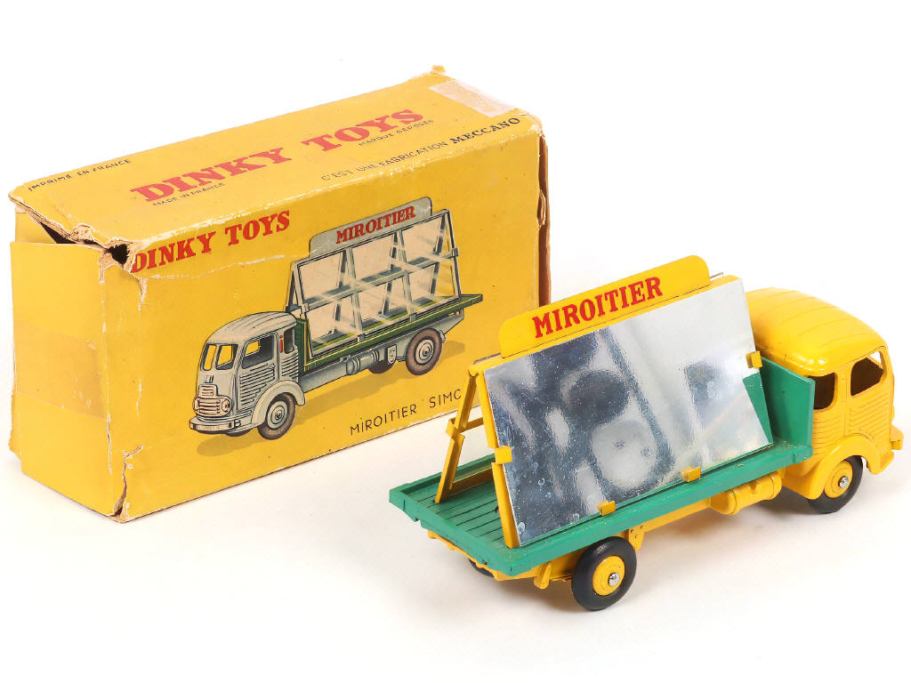 Lot 317 - DINKY TOYS (FRANCE) (1)