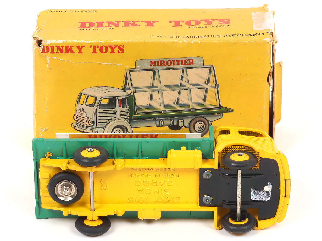 Lot 317 - DINKY TOYS (FRANCE) (1)