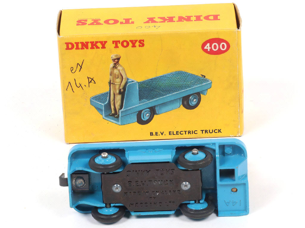 Lot 281 - DINKY TOYS (GB) (1)