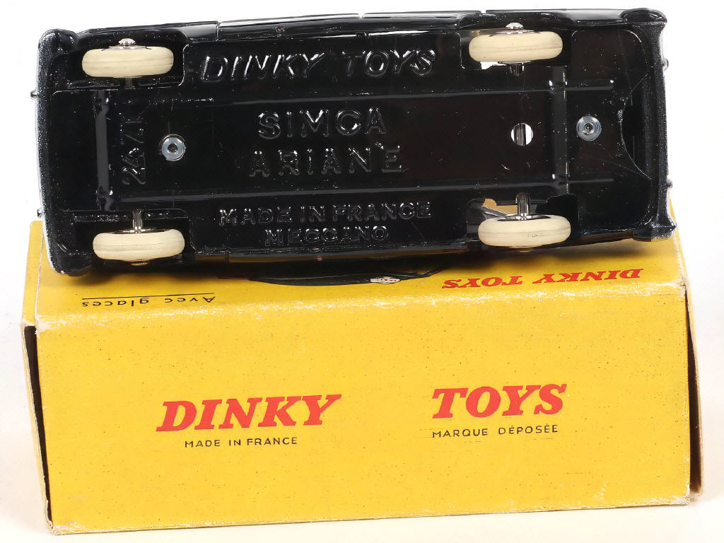Lot 304 - DINKY TOYS (FRANCE) (1)