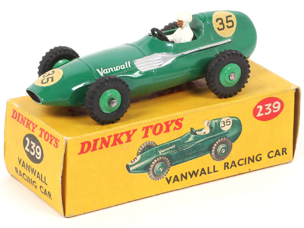 Lot 274 - DINKY TOYS (GB) (1)