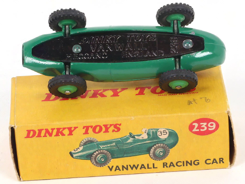 Lot 274 - DINKY TOYS (GB) (1)