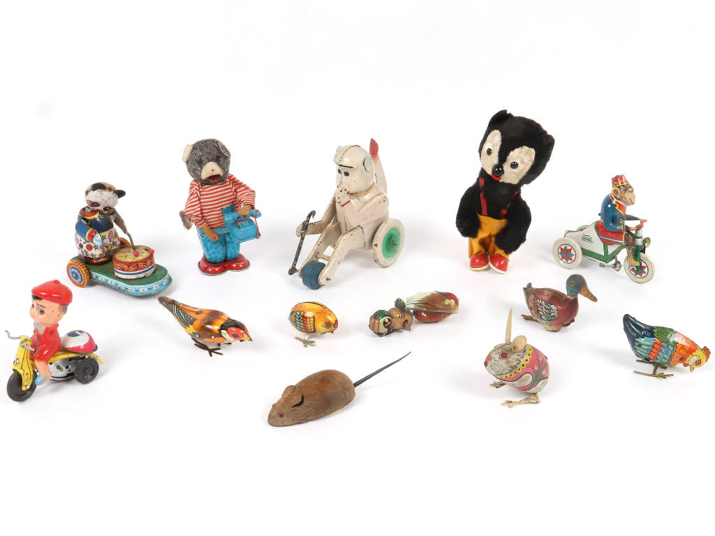 Lot 17 - DIVERS (13)