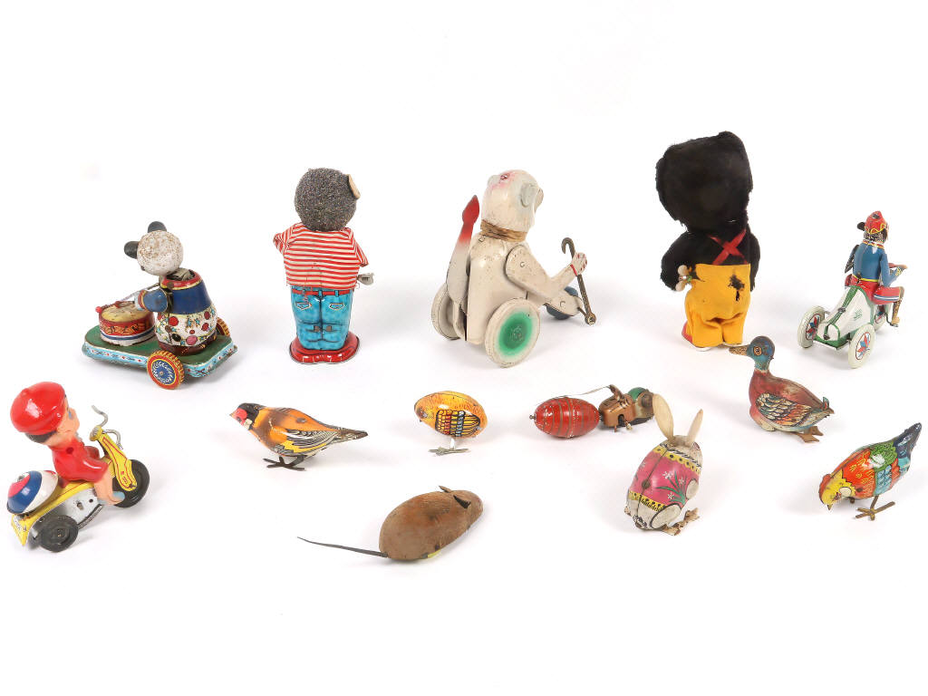 Lot 17 - DIVERS (13)