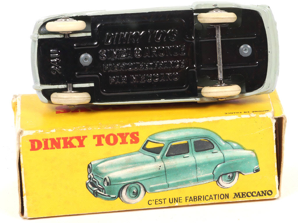 Lot 303 - DINKY TOYS (FRANCE) (1)