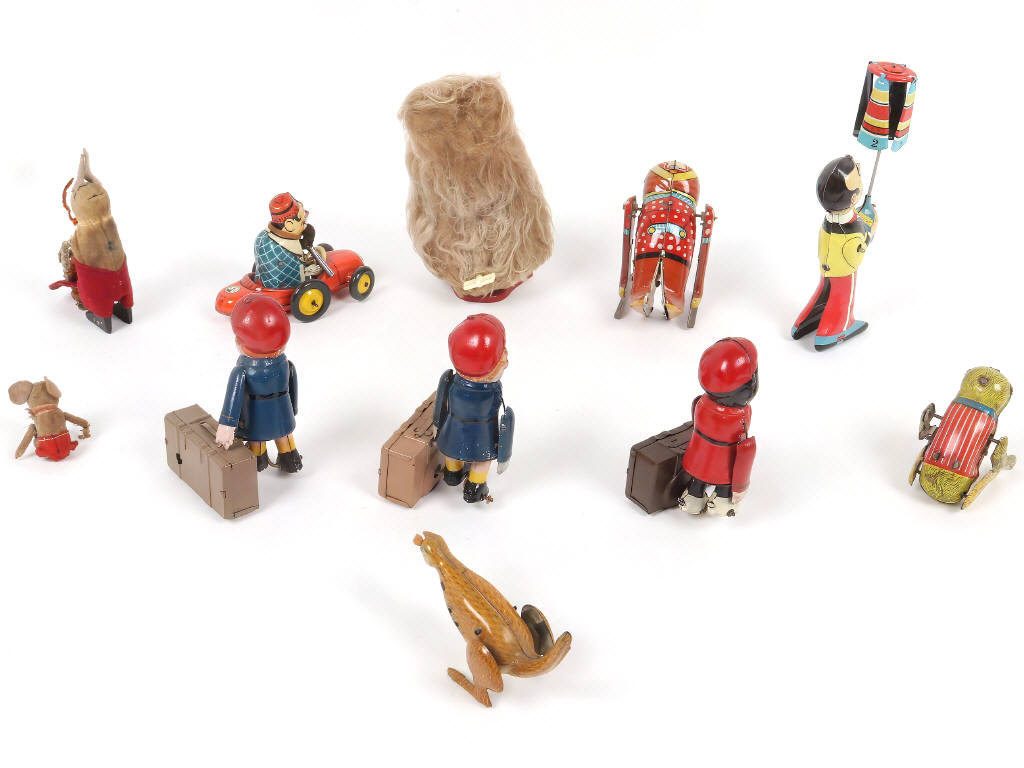 Lot 16 - DIVERS (11)