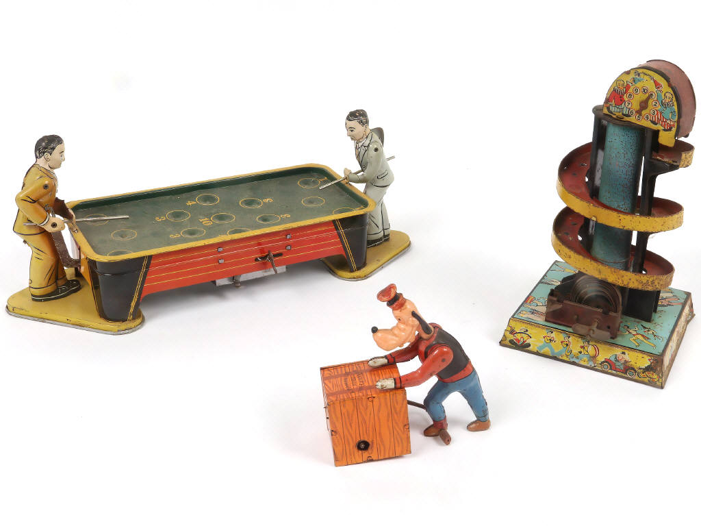 Lot 13 - DIVERS (3)