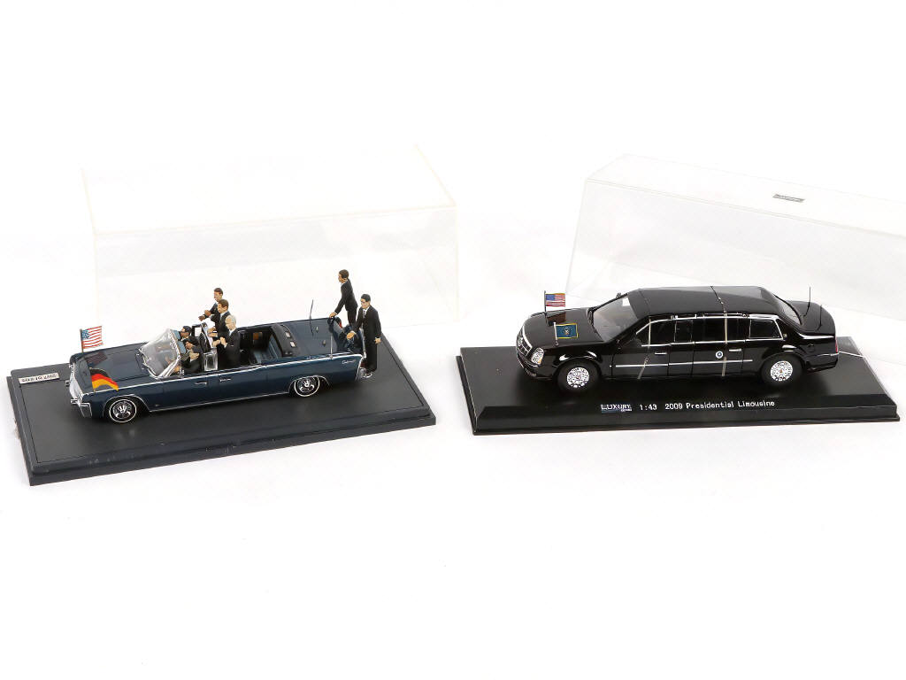 Lot 63 - DIVERS (2)