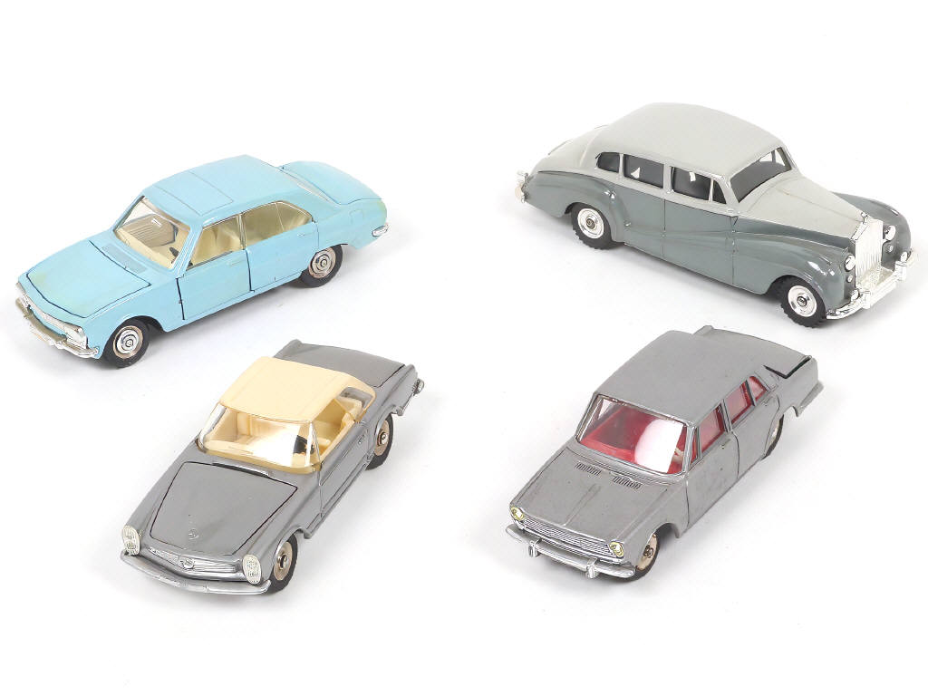 Lot 326 - DINKY TOYS (FRANCE) (4)