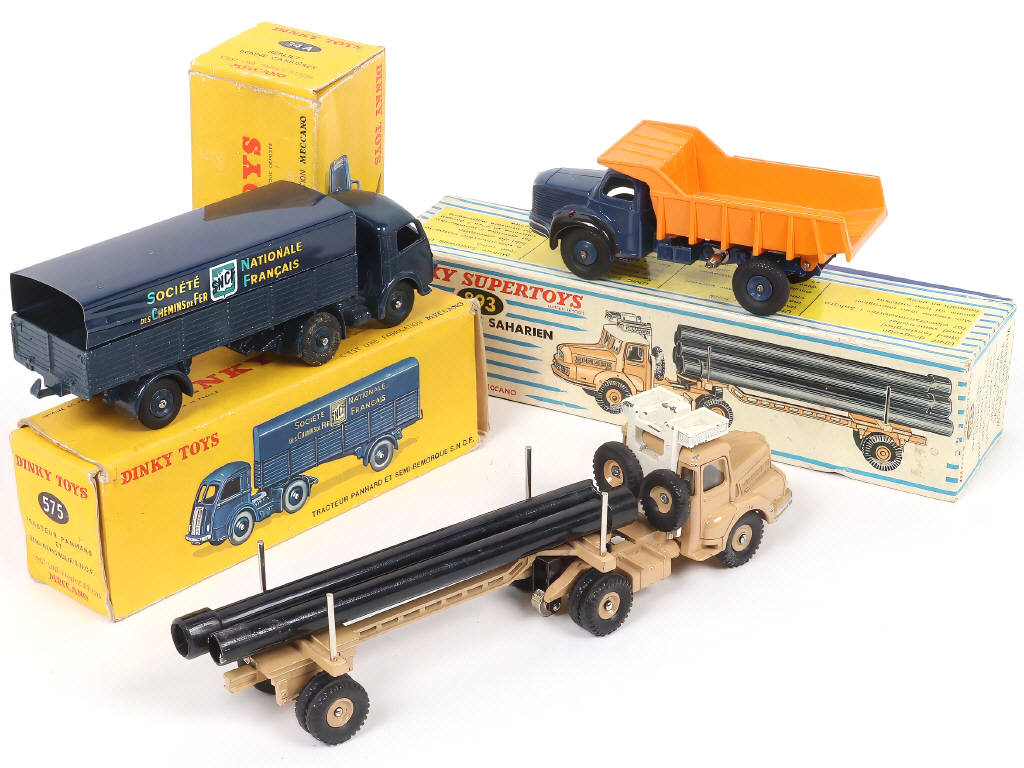 Lot 324 - DINKY TOYS (FRANCE) (3)