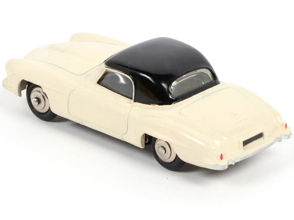 Lot 305 - DINKY TOYS (FRANCE) (1)