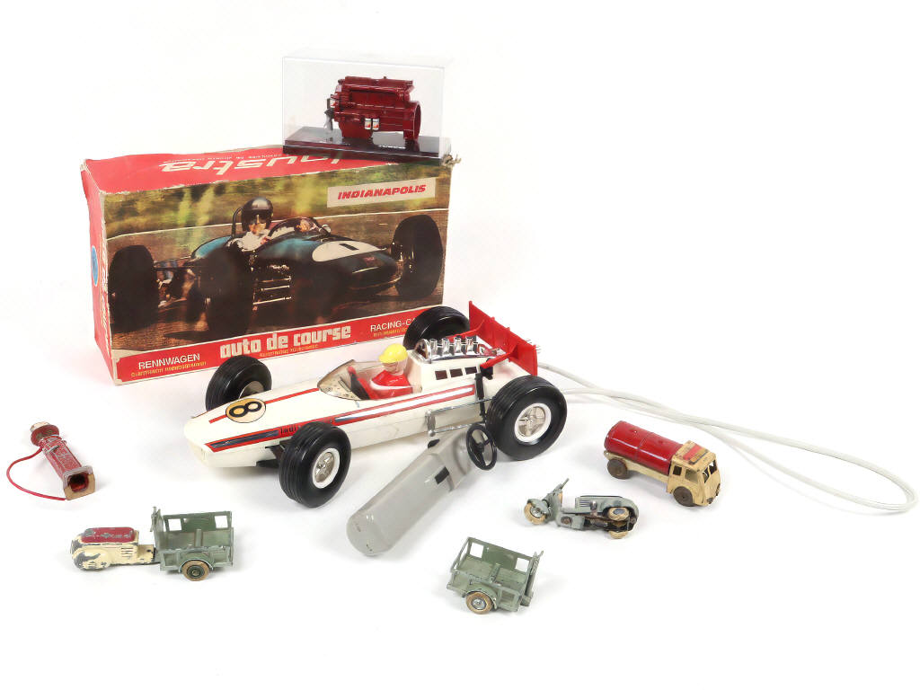 Lot 71 - DIVERS (7)