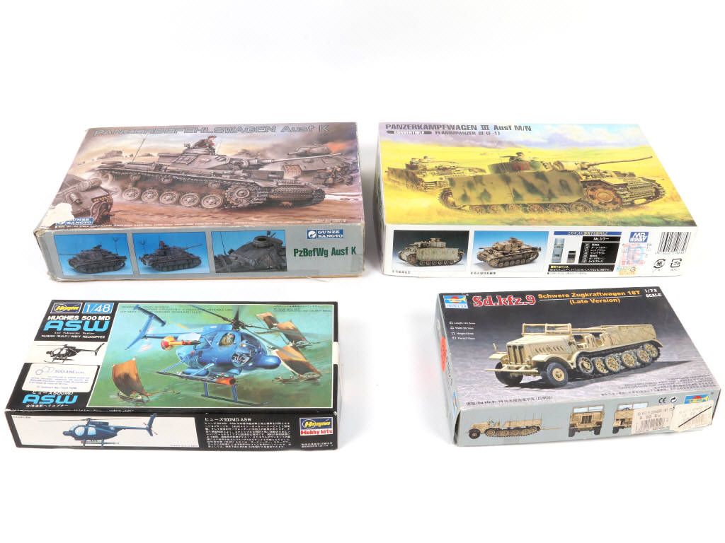 Lot 30 - DIVERS (4)
