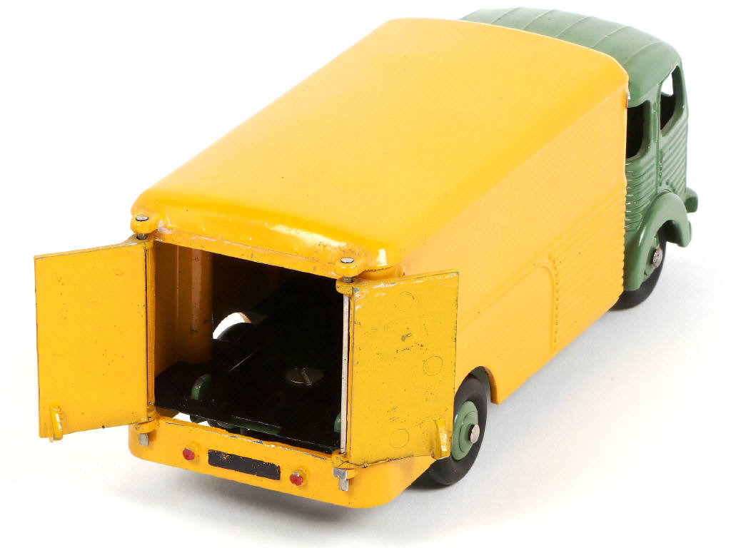Lot 316 - DINKY TOYS (FRANCE) (1)