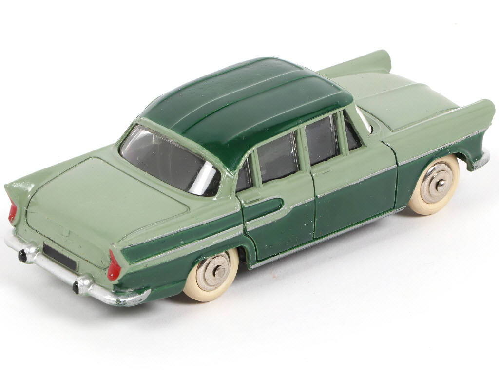 Lot 302 - DINKY TOYS (FRANCE) (1)