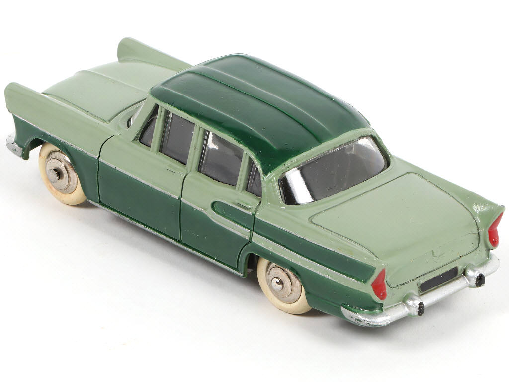 Lot 302 - DINKY TOYS (FRANCE) (1)