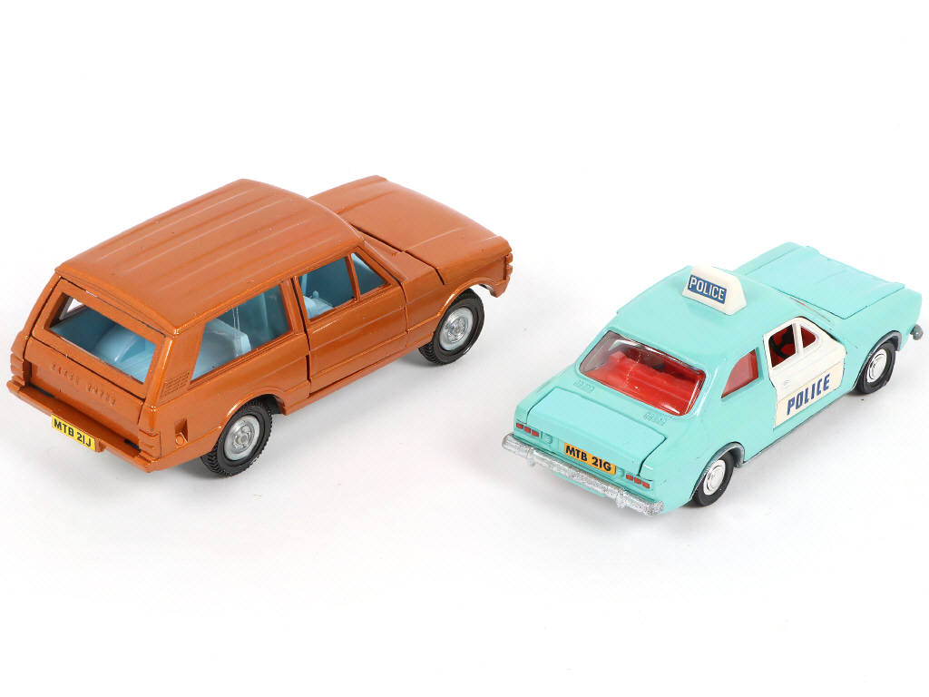 Lot 296 - DINKY TOYS (GB) (2)