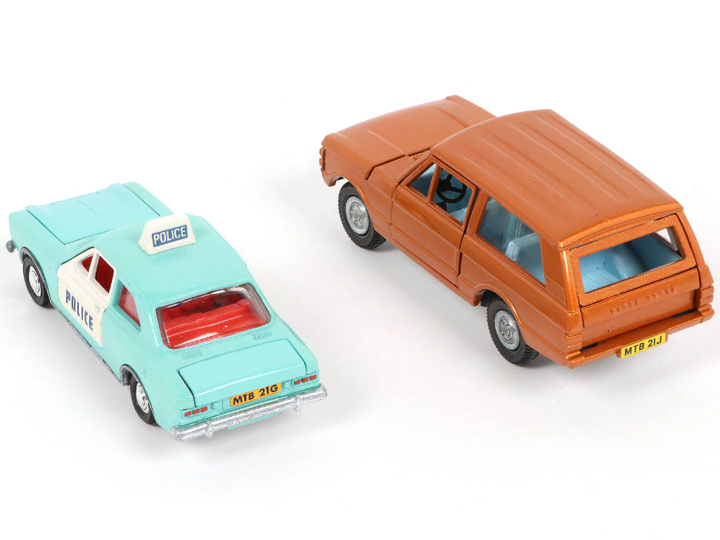 Lot 296 - DINKY TOYS (GB) (2)