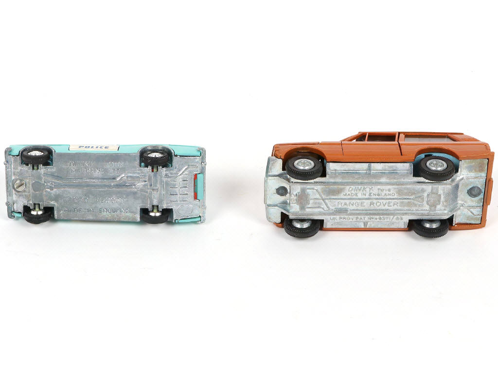 Lot 296 - DINKY TOYS (GB) (2)