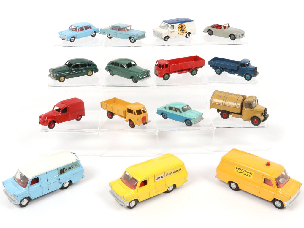 Lot 258 - DINKY TOYS (15)